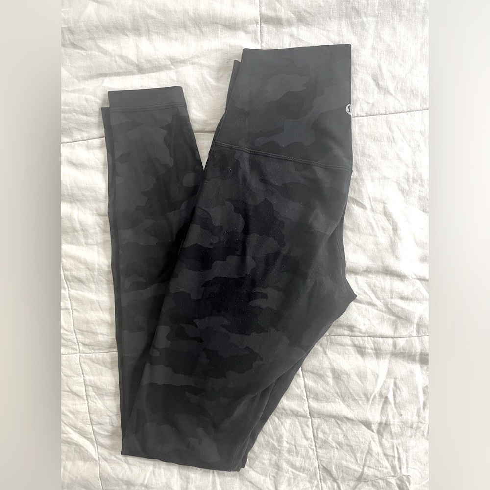 Black/gray camo lululemon wonder under leggings